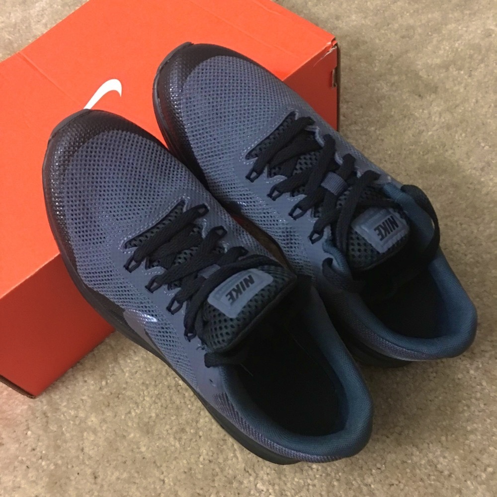 NWOT Nike Run shoes